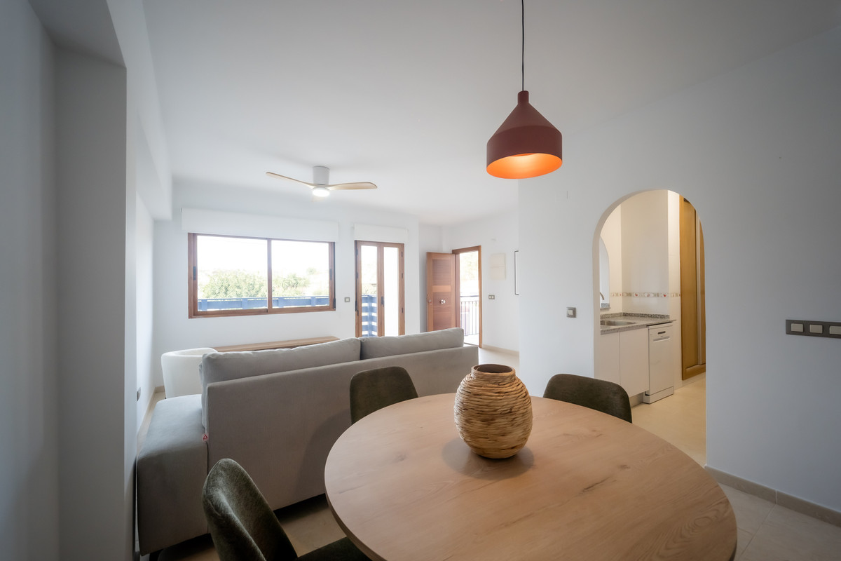 Tu oasis moderno en Las Herrerías, Almería, Descubre apartamentos de diseño en Las Herrerías, Almería. 2 hab, 2 baños, terraza, piscina. ¡Tu hogar mediterráneo ideal!