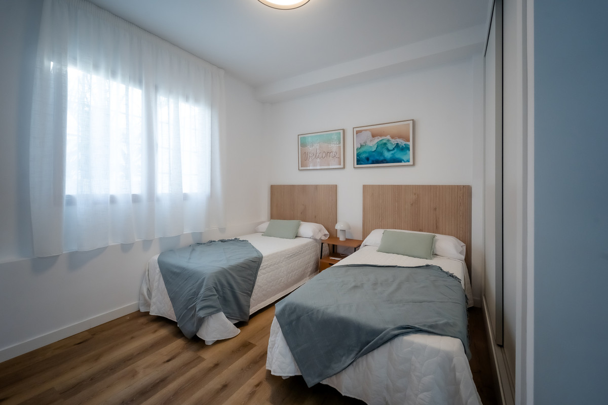 Tu oasis moderno en Las Herrerías, Almería, Descubre apartamentos de diseño en Las Herrerías, Almería. 2 hab, 2 baños, terraza, piscina. ¡Tu hogar mediterráneo ideal!