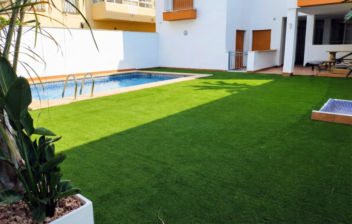 Tu oasis moderno en Las Herrerías, Almería, Descubre apartamentos de diseño en Las Herrerías, Almería. 2 hab, 2 baños, terraza, piscina. ¡Tu hogar mediterráneo ideal!