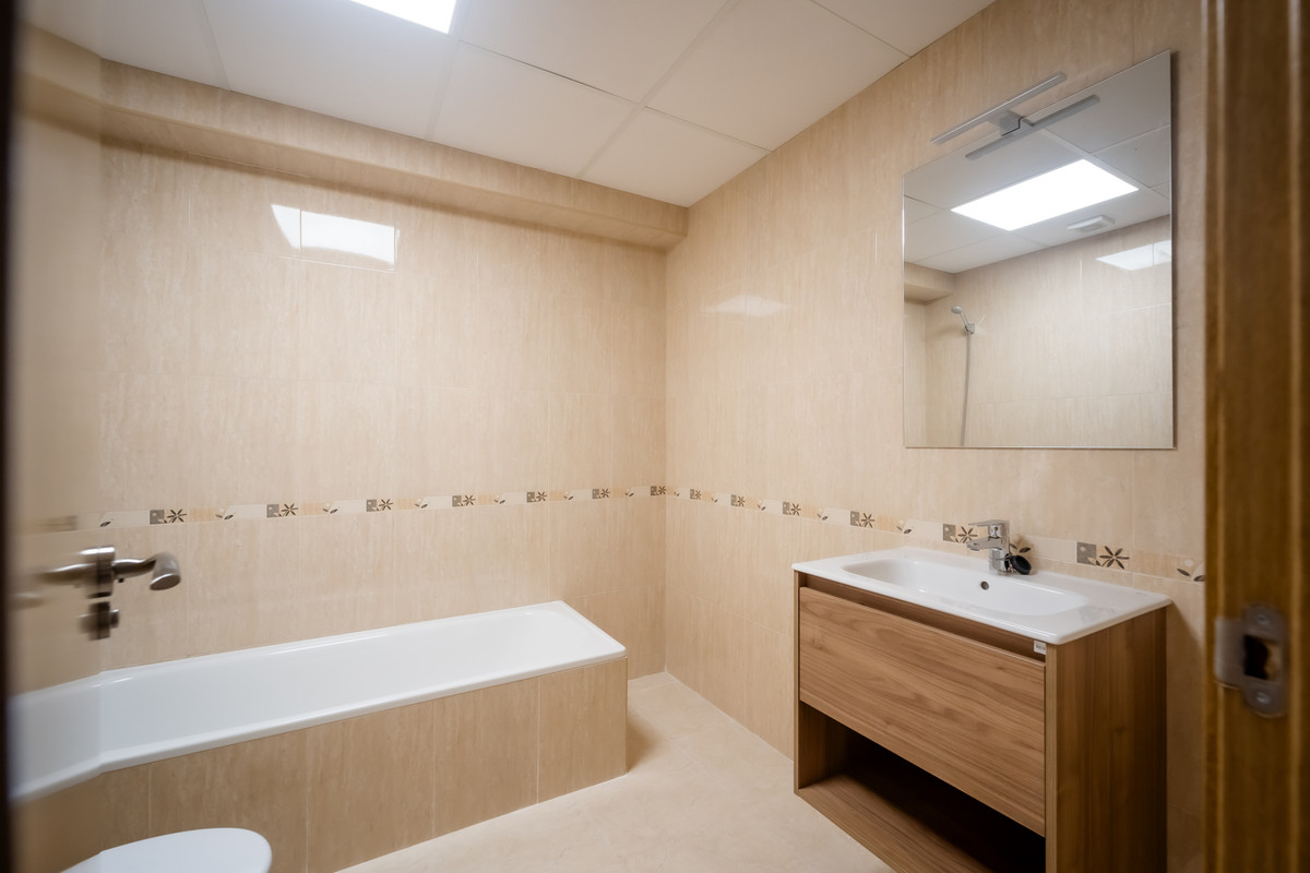 Tu oasis moderno en Las Herrerías, Almería, Descubre apartamentos de diseño en Las Herrerías, Almería. 2 hab, 2 baños, terraza, piscina. ¡Tu hogar mediterráneo ideal!