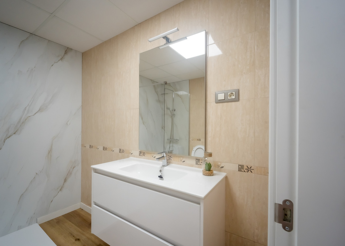 Tu oasis moderno en Las Herrerías, Almería, Descubre apartamentos de diseño en Las Herrerías, Almería. 2 hab, 2 baños, terraza, piscina. ¡Tu hogar mediterráneo ideal!