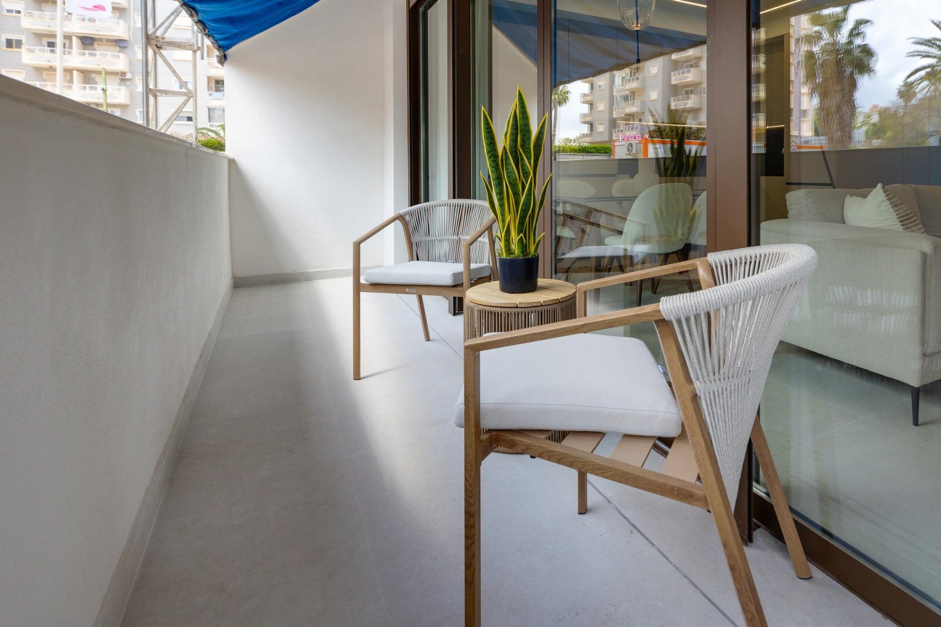 Apartamento en Venta en Guardamar del Segura, Apartamentos obra nueva en Guardamar, Costa Blanca. Diseño moderno, 2 hab, piscina, spa. A 1.6km playa. ¡Vive el lujo mediterráneo!