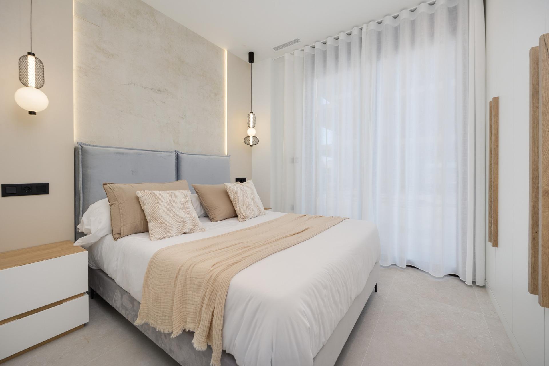 Apartamento en Venta en Guardamar del Segura, Apartamentos obra nueva en Guardamar, Costa Blanca. Diseño moderno, 2 hab, piscina, spa. A 1.6km playa. ¡Vive el lujo mediterráneo!