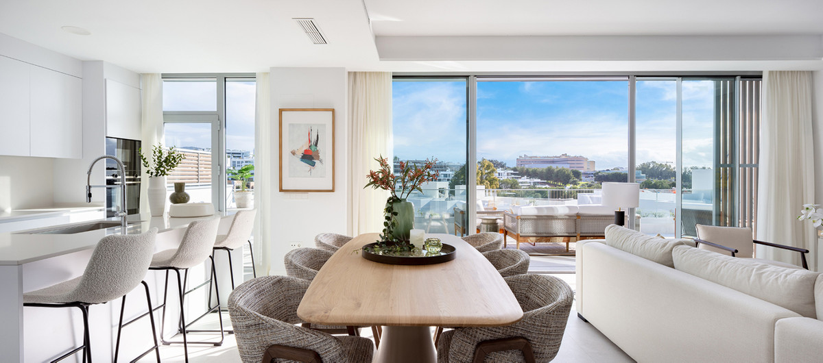 Lujo y brisa marina en Marbella., Exclusivos apartamentos de 3-4 dormitorios en Marbella, Málaga. Vistas al mar y brisa marina. Vive el lujo y la calidad de vida.