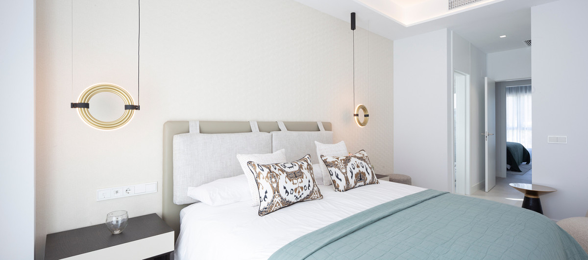 Lujo y brisa marina en Marbella., Exclusivos apartamentos de 3-4 dormitorios en Marbella, Málaga. Vistas al mar y brisa marina. Vive el lujo y la calidad de vida.