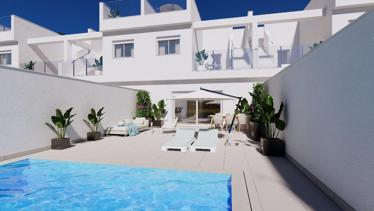 Villas de Lujo: Mar, Golf y Sol en Los Alcázares, Descubre 31 villas adosadas de lujo en Los Alcázares, Murcia. A metros del Mar Menor y golf La Serena. 3 dorm, terrazas, solárium. ¡Invierte en tu bienestar!