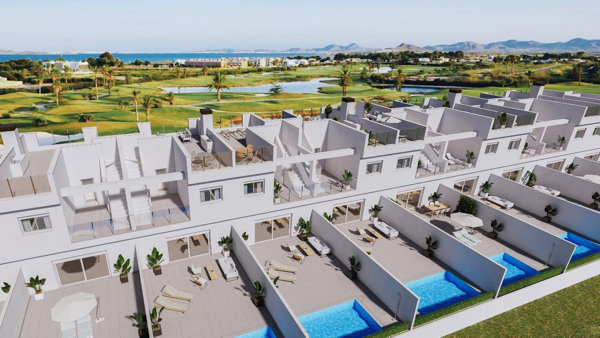 Villas de Lujo: Mar, Golf y Sol en Los Alcázares, Descubre 31 villas adosadas de lujo en Los Alcázares, Murcia. A metros del Mar Menor y golf La Serena. 3 dorm, terrazas, solárium. ¡Invierte en tu bienestar!