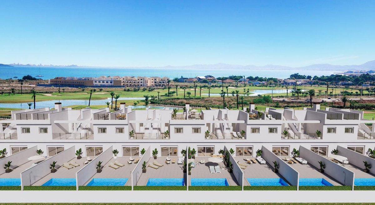 Villas de Lujo: Mar, Golf y Sol en Los Alcázares, Descubre 31 villas adosadas de lujo en Los Alcázares, Murcia. A metros del Mar Menor y golf La Serena. 3 dorm, terrazas, solárium. ¡Invierte en tu bienestar!