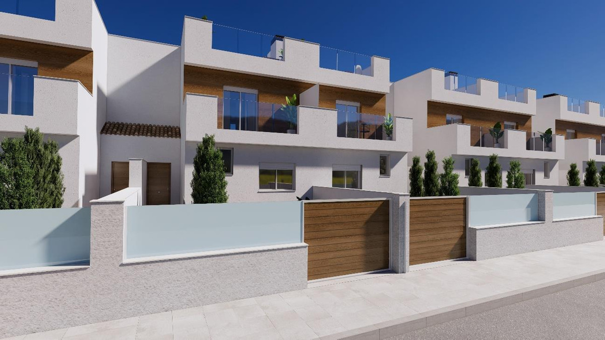 Villas de Lujo: Mar, Golf y Sol en Los Alcázares, Descubre 31 villas adosadas de lujo en Los Alcázares, Murcia. A metros del Mar Menor y golf La Serena. 3 dorm, terrazas, solárium. ¡Invierte en tu bienestar!