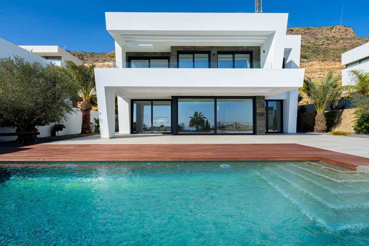 Villa de Lujo Exquisita en Sierra Cortina con Piscina y Vistas, Descubra esta villa de lujo en Sierra Cortina, Finestrat. 389m², 5 dorm, 5 baños, piscina privada, gimnasio y vistas espectaculares. ¡Viva el lujo y la privacid