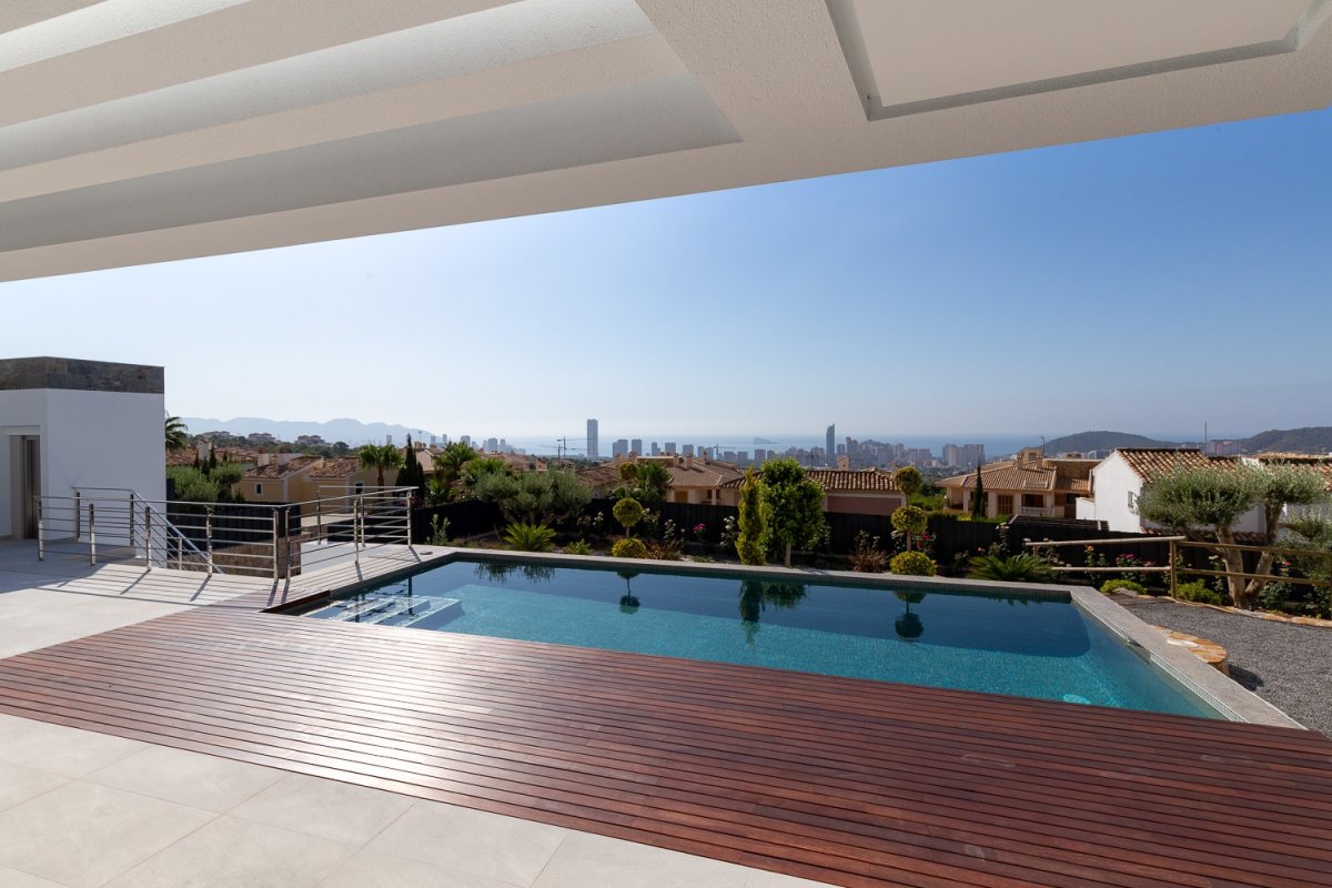 Villa de Lujo Exquisita en Sierra Cortina con Piscina y Vistas, Descubra esta villa de lujo en Sierra Cortina, Finestrat. 389m², 5 dorm, 5 baños, piscina privada, gimnasio y vistas espectaculares. ¡Viva el lujo y la privacid