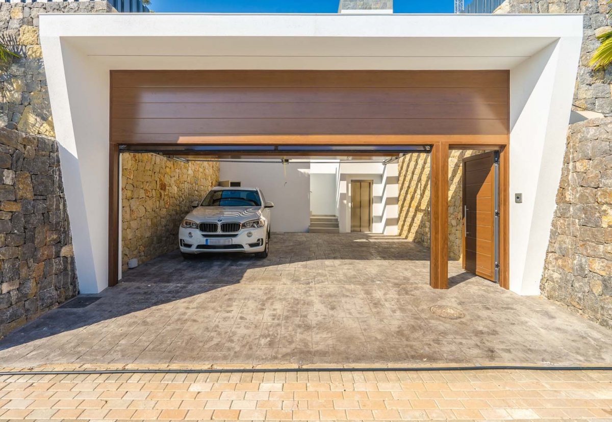 Villa de Lujo Exquisita en Sierra Cortina con Piscina y Vistas, Descubra esta villa de lujo en Sierra Cortina, Finestrat. 389m², 5 dorm, 5 baños, piscina privada, gimnasio y vistas espectaculares. ¡Viva el lujo y la privacid