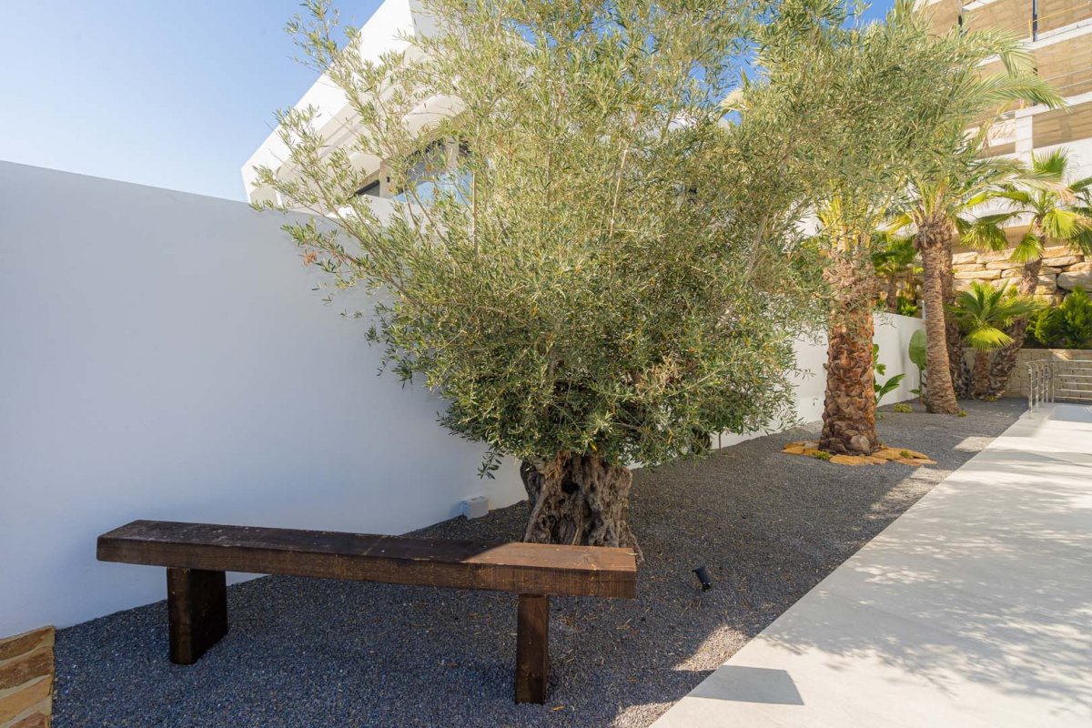 Villa de Lujo Exquisita en Sierra Cortina con Piscina y Vistas, Descubra esta villa de lujo en Sierra Cortina, Finestrat. 389m², 5 dorm, 5 baños, piscina privada, gimnasio y vistas espectaculares. ¡Viva el lujo y la privacid