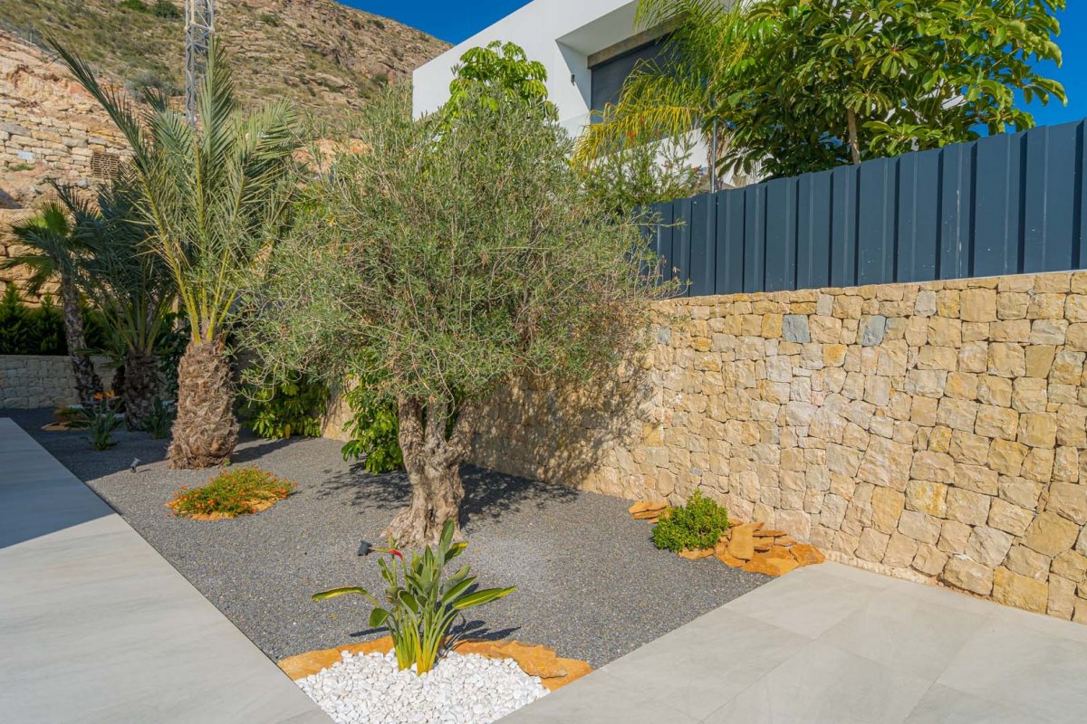 Villa de Lujo Exquisita en Sierra Cortina con Piscina y Vistas, Descubra esta villa de lujo en Sierra Cortina, Finestrat. 389m², 5 dorm, 5 baños, piscina privada, gimnasio y vistas espectaculares. ¡Viva el lujo y la privacid