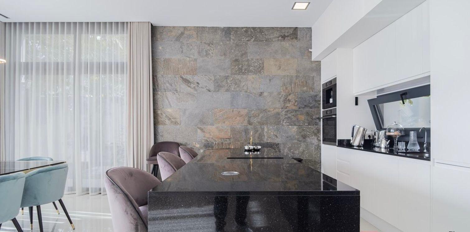 Villa de Lujo Exquisita en Sierra Cortina con Piscina y Vistas, Descubra esta villa de lujo en Sierra Cortina, Finestrat. 389m², 5 dorm, 5 baños, piscina privada, gimnasio y vistas espectaculares. ¡Viva el lujo y la privacid