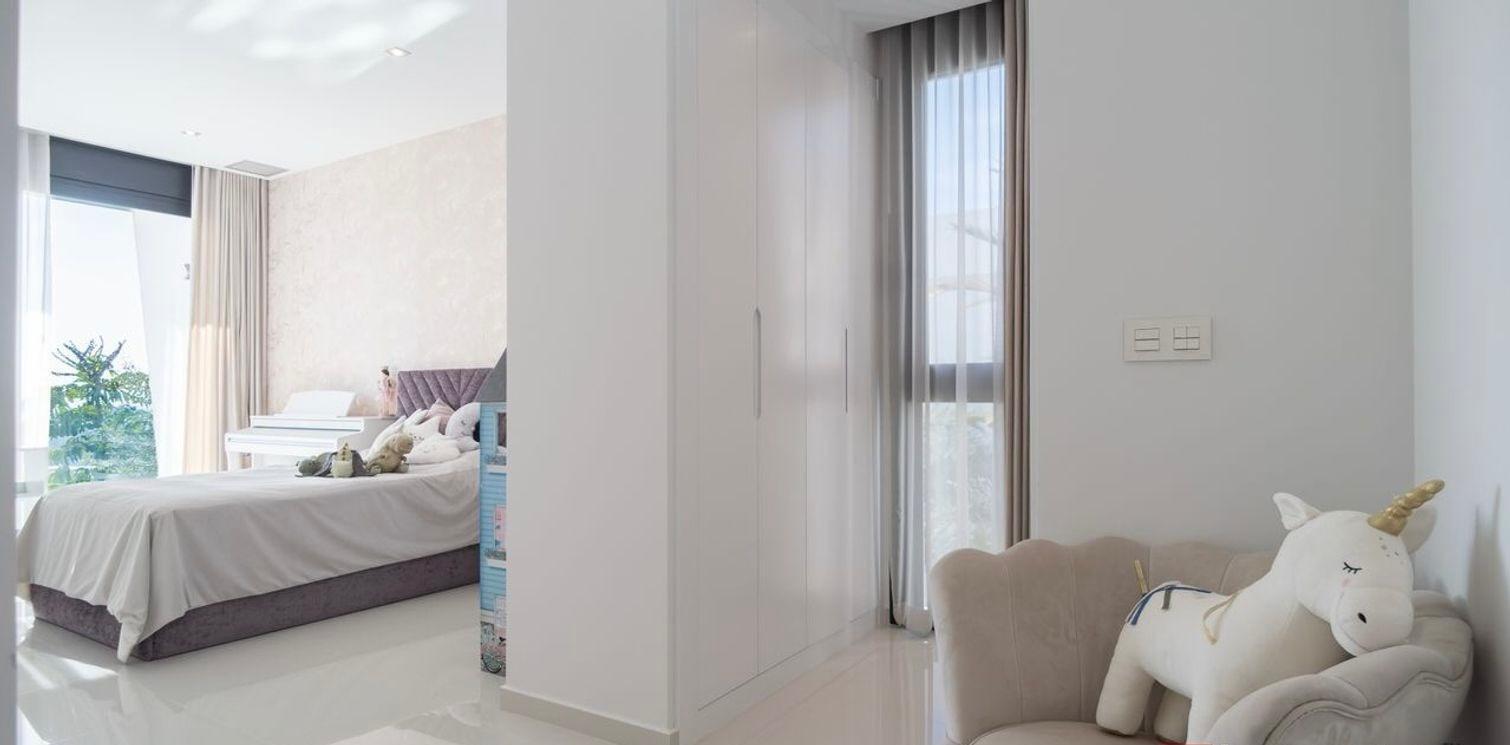 Villa de Lujo Exquisita en Sierra Cortina con Piscina y Vistas, Descubra esta villa de lujo en Sierra Cortina, Finestrat. 389m², 5 dorm, 5 baños, piscina privada, gimnasio y vistas espectaculares. ¡Viva el lujo y la privacid