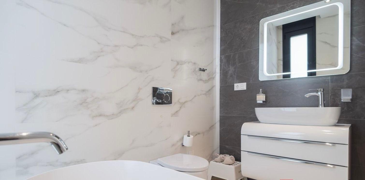 Villa de Lujo Exquisita en Sierra Cortina con Piscina y Vistas, Descubra esta villa de lujo en Sierra Cortina, Finestrat. 389m², 5 dorm, 5 baños, piscina privada, gimnasio y vistas espectaculares. ¡Viva el lujo y la privacid