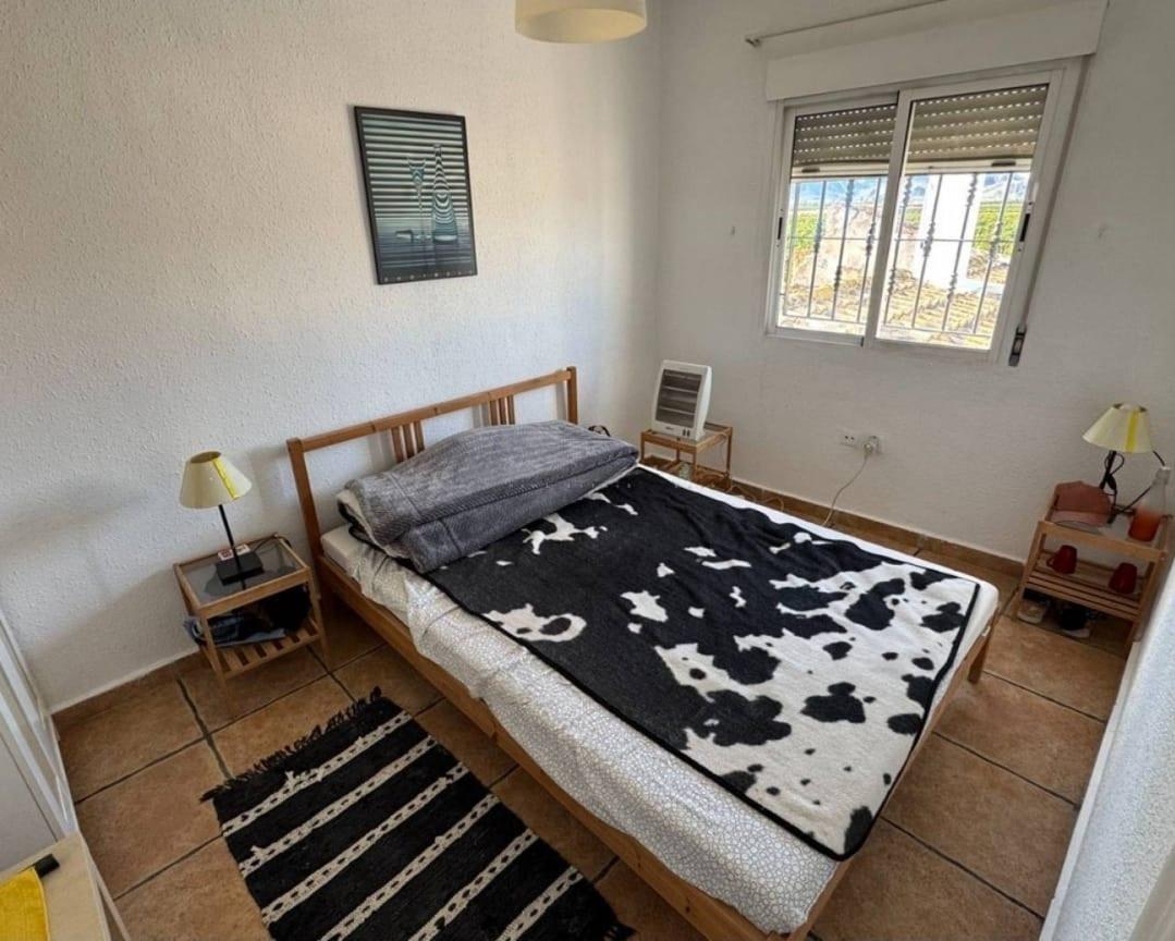 Villa Exclusiva en Cox: Doble Hogar y Gran Parcela, Villa de lujo en Cox, Alicante. Gran parcela de 2000m² con piscina, 3 viviendas y vistas. Ideal para familias, inversión o alquiler turístico. ¡Potencial único!