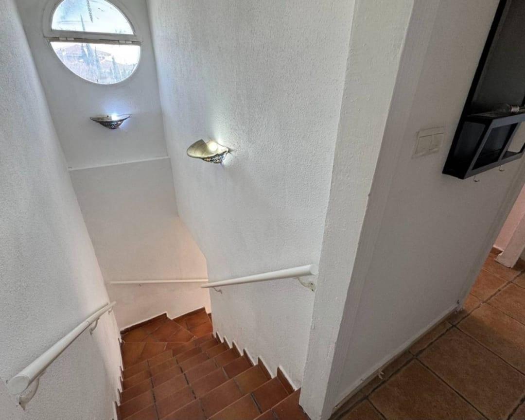 Villa Exclusiva en Cox: Doble Hogar y Gran Parcela, Villa de lujo en Cox, Alicante. Gran parcela de 2000m² con piscina, 3 viviendas y vistas. Ideal para familias, inversión o alquiler turístico. ¡Potencial único!