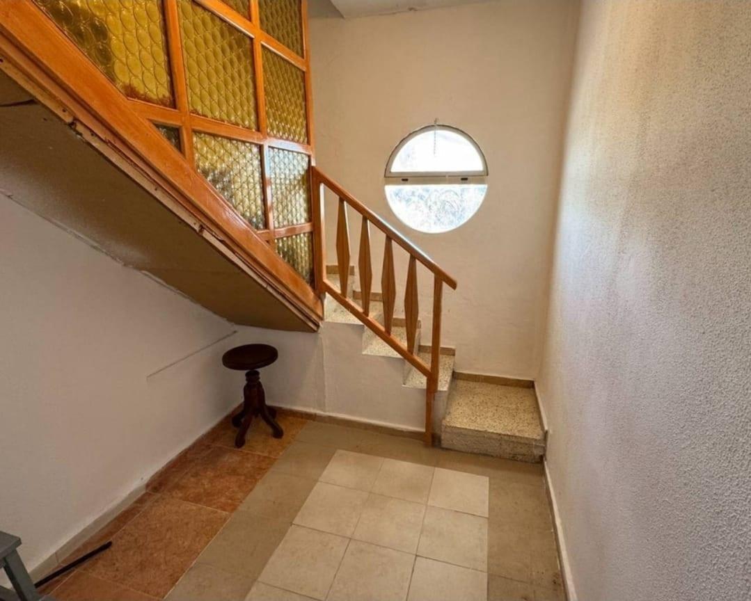 Villa Exclusiva en Cox: Doble Hogar y Gran Parcela, Villa de lujo en Cox, Alicante. Gran parcela de 2000m² con piscina, 3 viviendas y vistas. Ideal para familias, inversión o alquiler turístico. ¡Potencial único!