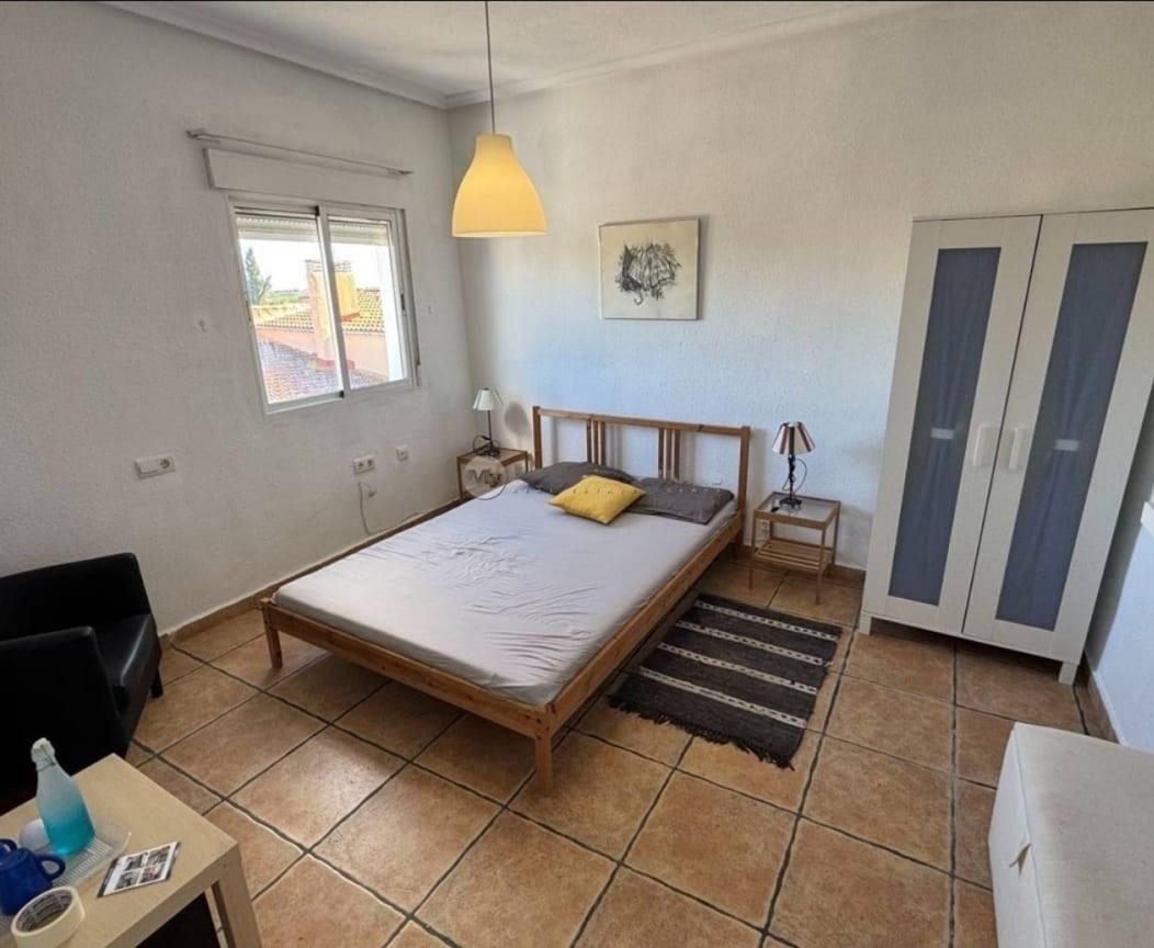 Villa Exclusiva en Cox: Doble Hogar y Gran Parcela, Villa de lujo en Cox, Alicante. Gran parcela de 2000m² con piscina, 3 viviendas y vistas. Ideal para familias, inversión o alquiler turístico. ¡Potencial único!