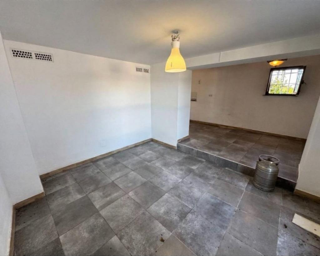 Villa Exclusiva en Cox: Doble Hogar y Gran Parcela, Villa de lujo en Cox, Alicante. Gran parcela de 2000m² con piscina, 3 viviendas y vistas. Ideal para familias, inversión o alquiler turístico. ¡Potencial único!