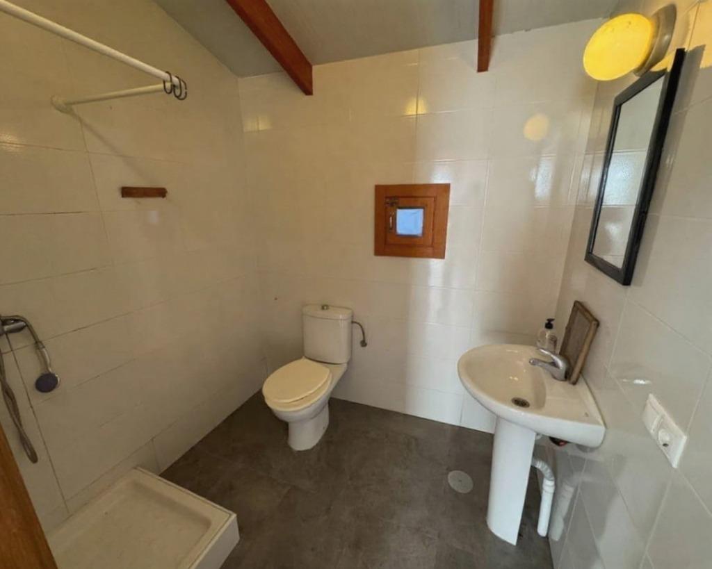 Villa Exclusiva en Cox: Doble Hogar y Gran Parcela, Villa de lujo en Cox, Alicante. Gran parcela de 2000m² con piscina, 3 viviendas y vistas. Ideal para familias, inversión o alquiler turístico. ¡Potencial único!