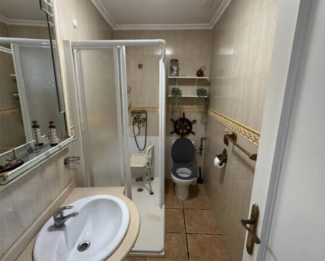 Villa Exclusiva en Cox: Doble Hogar y Gran Parcela, Villa de lujo en Cox, Alicante. Gran parcela de 2000m² con piscina, 3 viviendas y vistas. Ideal para familias, inversión o alquiler turístico. ¡Potencial único!