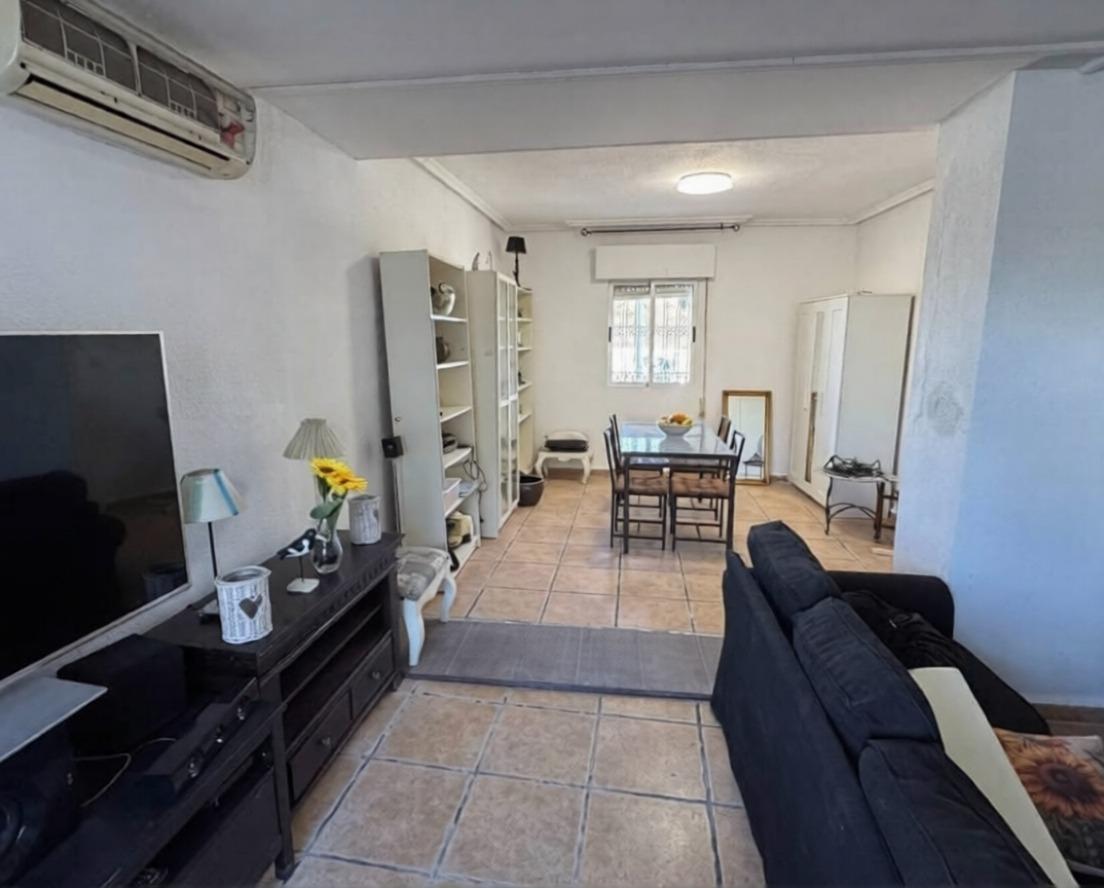Villa Exclusiva en Cox: Doble Hogar y Gran Parcela, Villa de lujo en Cox, Alicante. Gran parcela de 2000m² con piscina, 3 viviendas y vistas. Ideal para familias, inversión o alquiler turístico. ¡Potencial único!