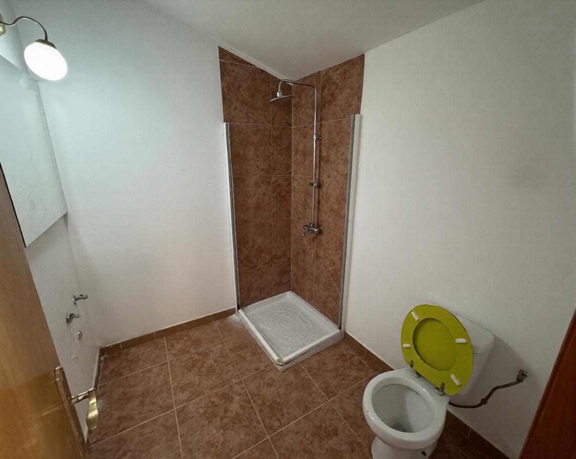 Villa Exclusiva en Cox: Doble Hogar y Gran Parcela, Villa de lujo en Cox, Alicante. Gran parcela de 2000m² con piscina, 3 viviendas y vistas. Ideal para familias, inversión o alquiler turístico. ¡Potencial único!