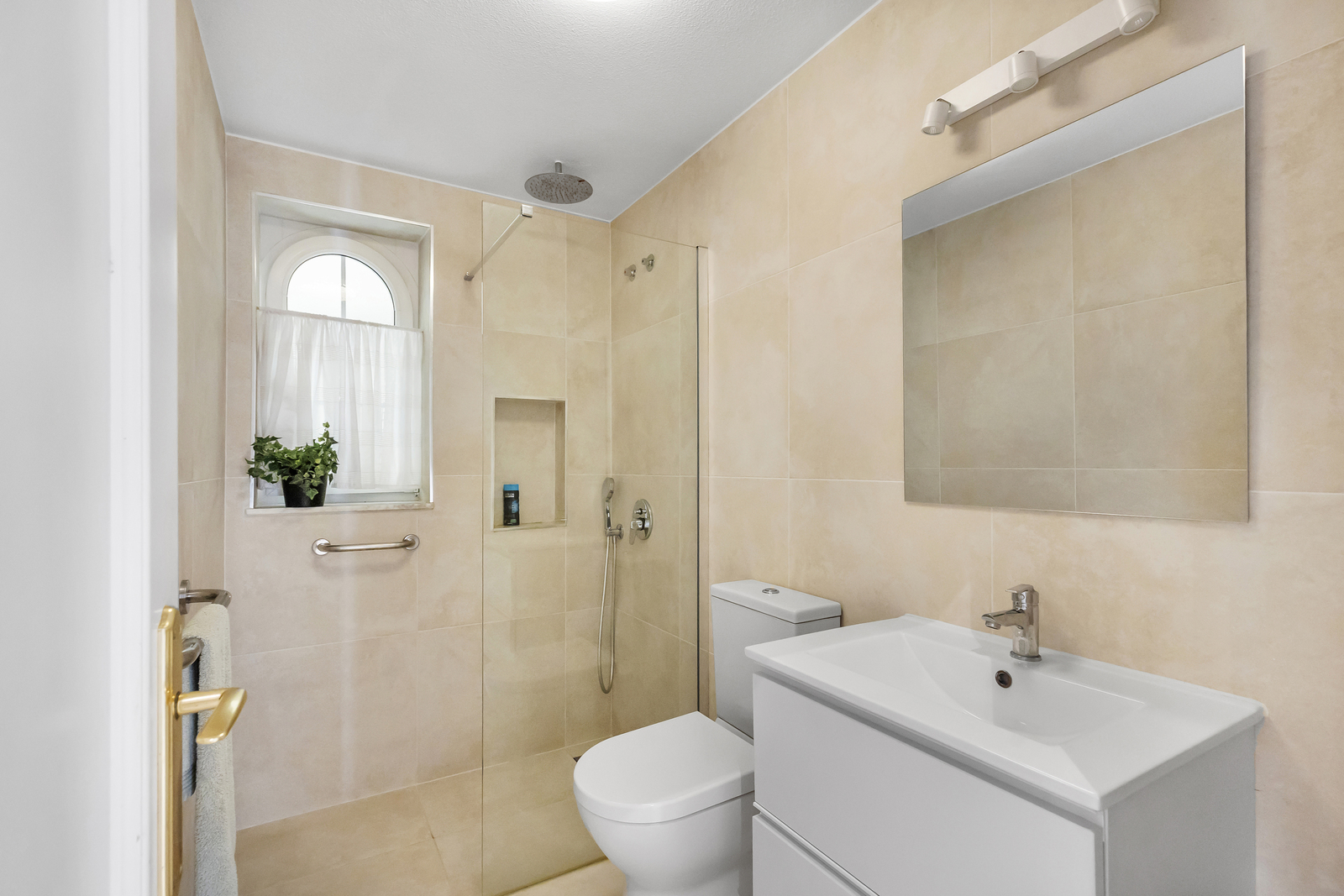 Tu Oasis Mediterráneo en Guardamar: ¡Listo para Vivir!