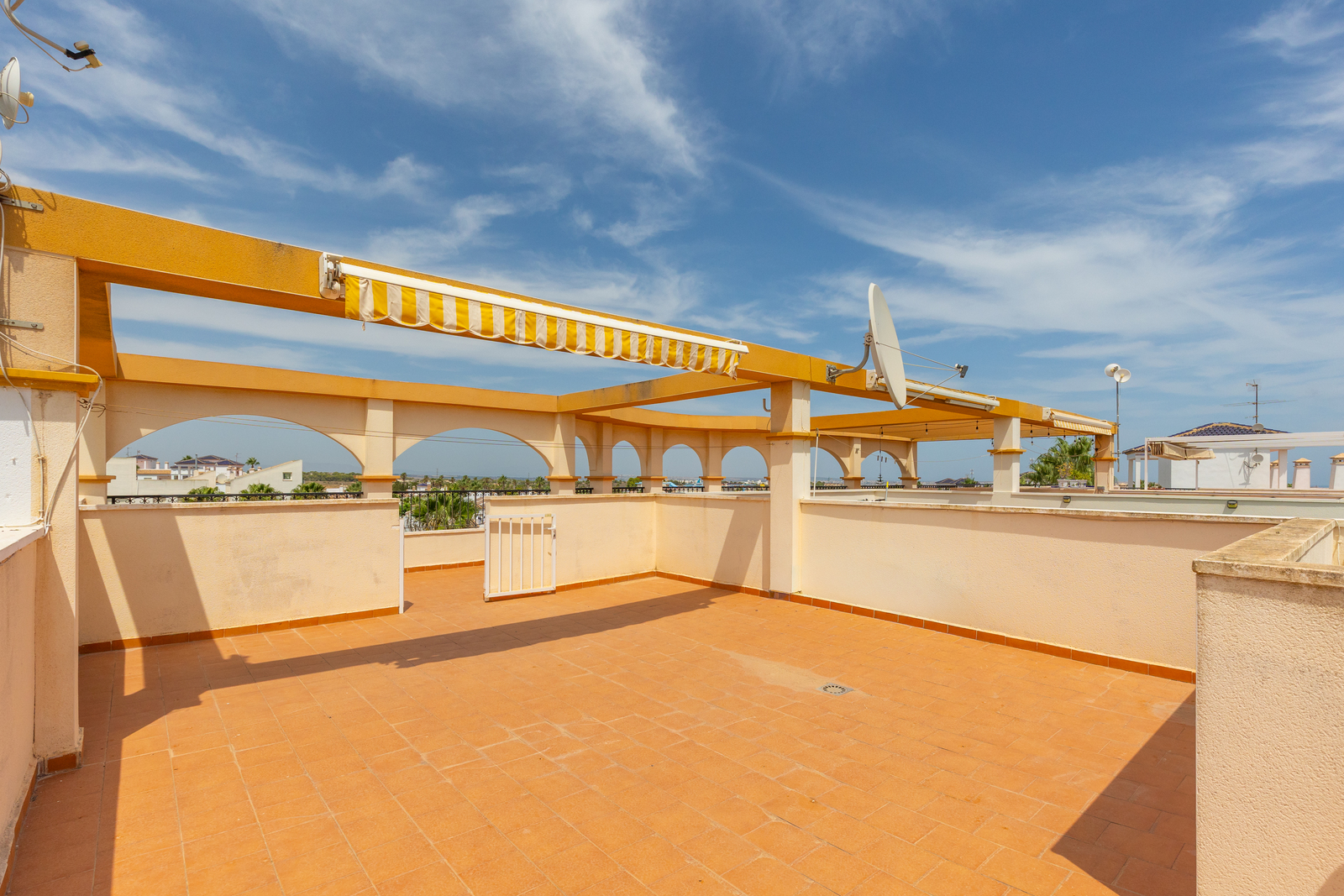 Apartamento amueblado con solarium privado