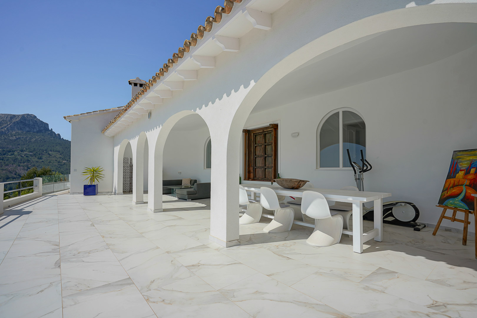 Finca Moderna de Lujo en Benissa con Vistas Panorámicas, Descubre esta finca moderna de lujo en Benissa, Alicante. Recién renovada, ofrece vistas panorámicas al mar y montaña, 5 hab, casa de invitados y piscina. ¡Opor