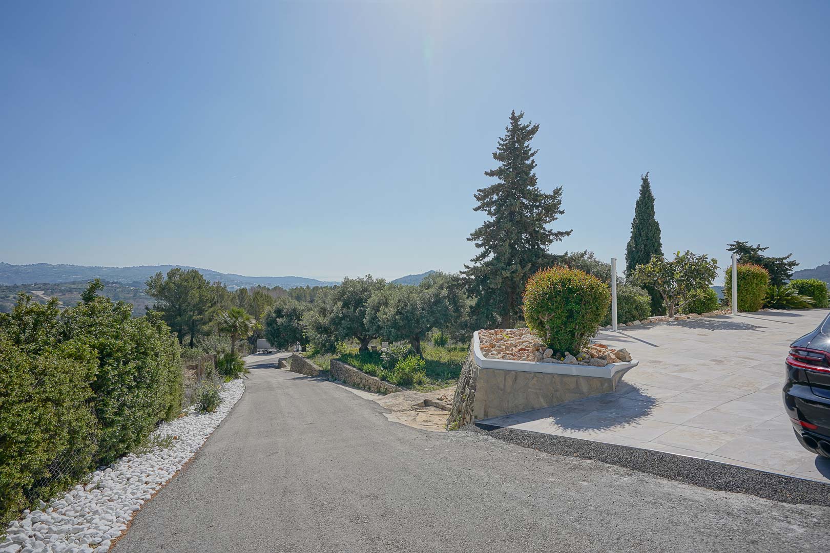Finca Moderna de Lujo en Benissa con Vistas Panorámicas, Descubre esta finca moderna de lujo en Benissa, Alicante. Recién renovada, ofrece vistas panorámicas al mar y montaña, 5 hab, casa de invitados y piscina. ¡Opor