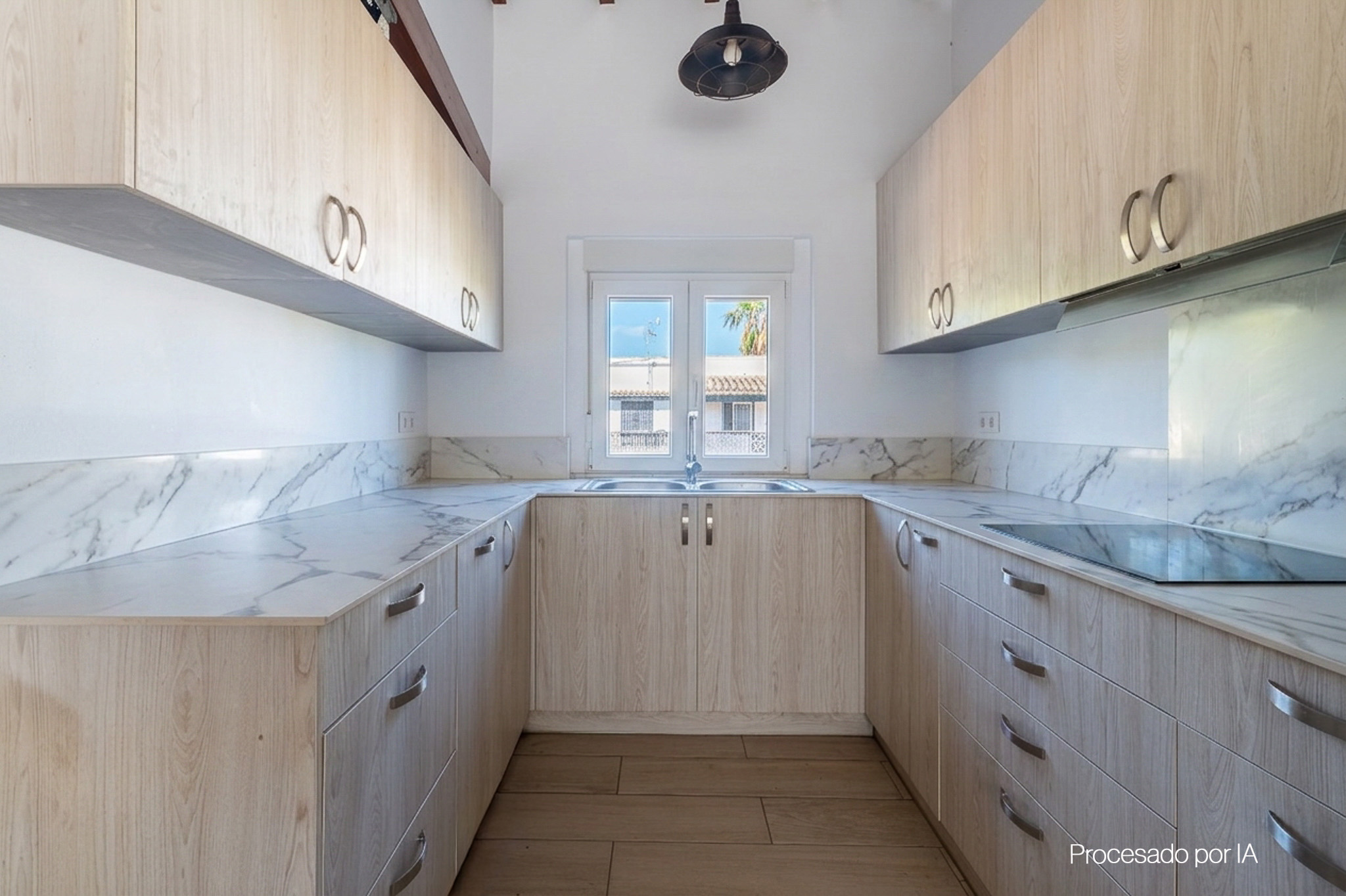 Exclusivo Chalet en Jávea: Playa, Piscina y Sol, Descubre este chalet adosado reformado en Jávea, Alicante. A 1km de la playa, con piscina, jardín, paneles solares y acabados de lujo. ¡Tu hogar mediterráneo!