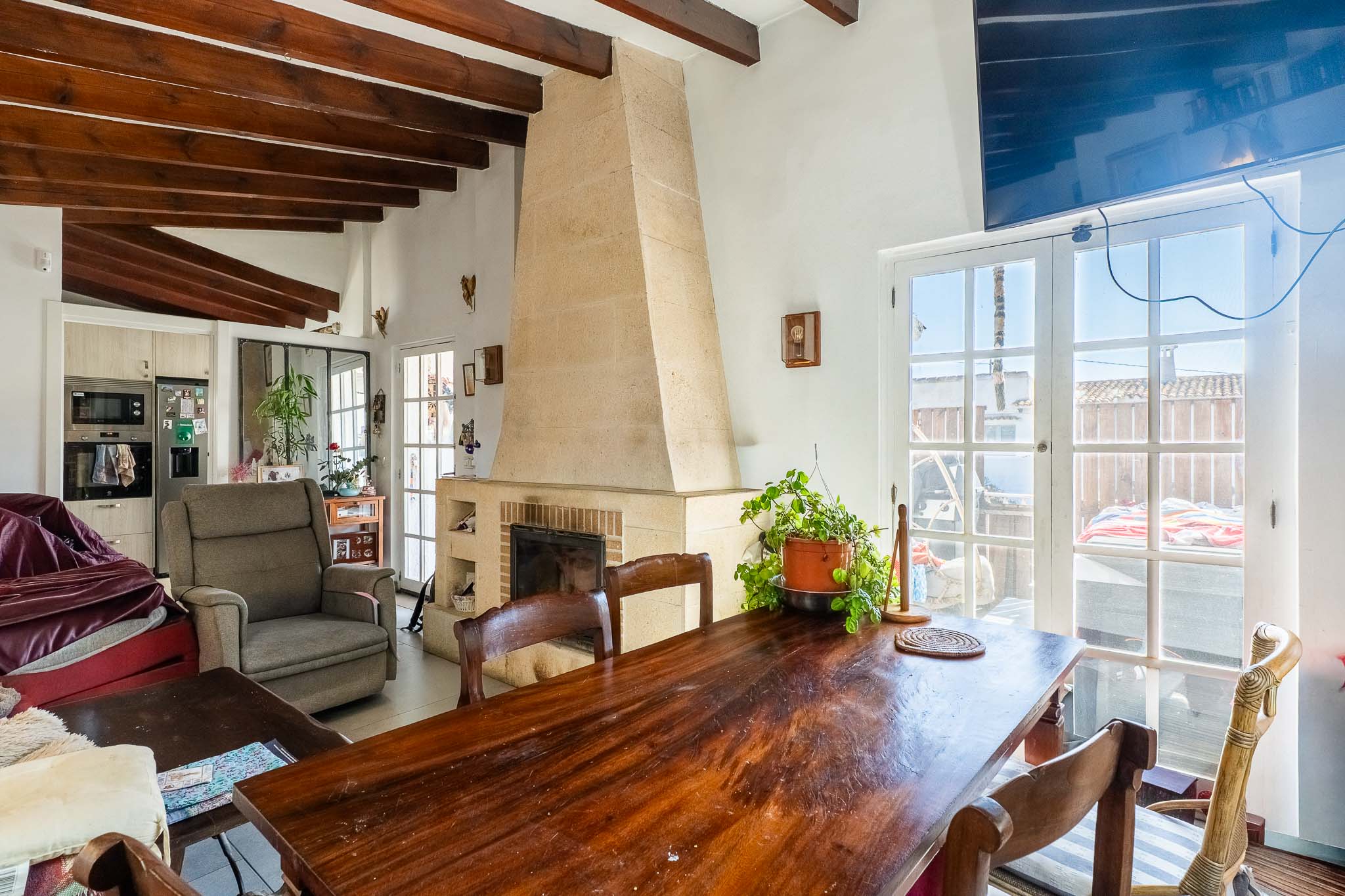 Exclusivo Chalet en Jávea: Playa, Piscina y Sol, Descubre este chalet adosado reformado en Jávea, Alicante. A 1km de la playa, con piscina, jardín, paneles solares y acabados de lujo. ¡Tu hogar mediterráneo!