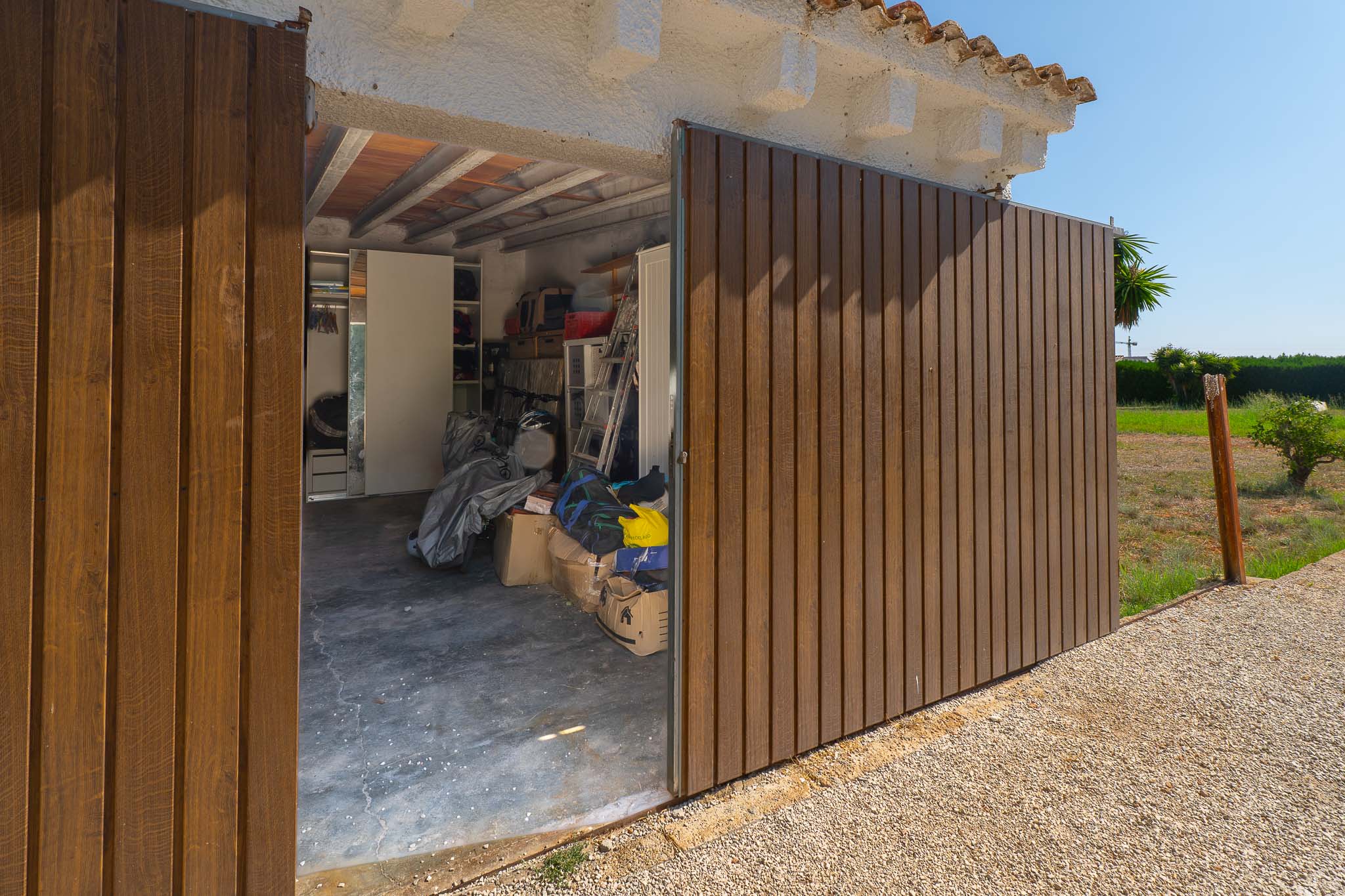 Exclusivo Chalet en Jávea: Playa, Piscina y Sol, Descubre este chalet adosado reformado en Jávea, Alicante. A 1km de la playa, con piscina, jardín, paneles solares y acabados de lujo. ¡Tu hogar mediterráneo!