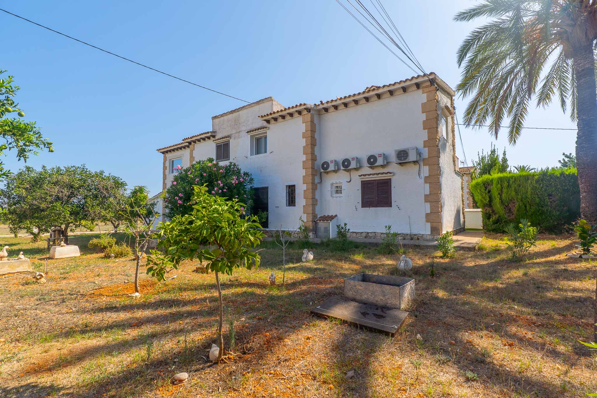 Exclusivo Chalet en Jávea: Playa, Piscina y Sol, Descubre este chalet adosado reformado en Jávea, Alicante. A 1km de la playa, con piscina, jardín, paneles solares y acabados de lujo. ¡Tu hogar mediterráneo!