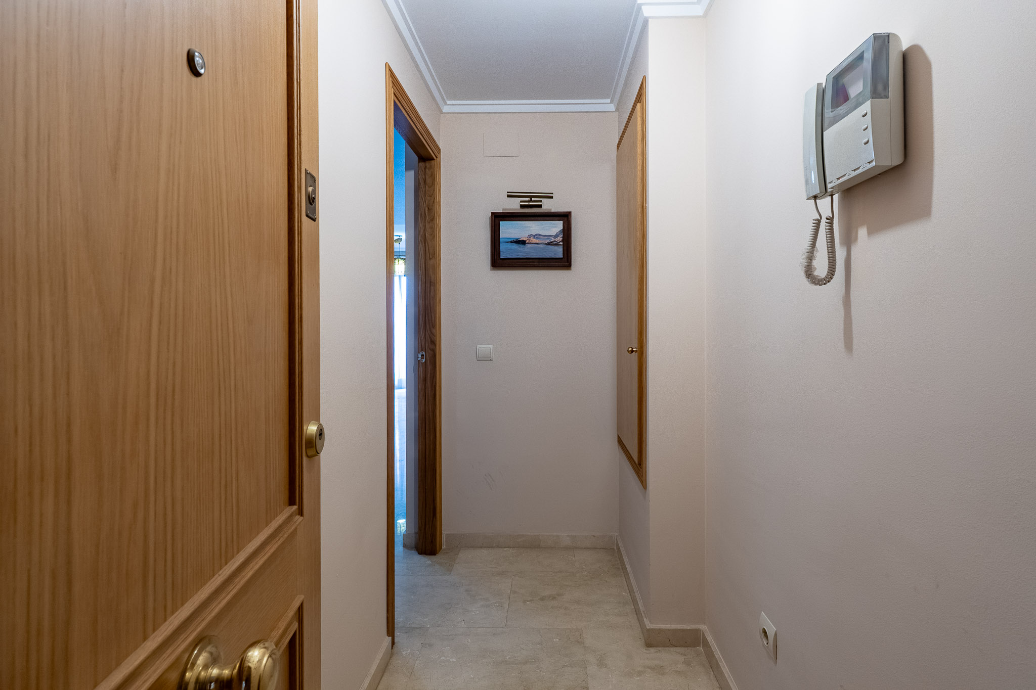 Tu Oasis en el Corazón Histórico de Jávea, Moderno apartamento de 2 dorm. y 2 baños en venta en el vibrante casco histórico de Jávea, Costa Blanca. Balcón, ascensor y servicios a pie. ¡Tu vida mediterrán
