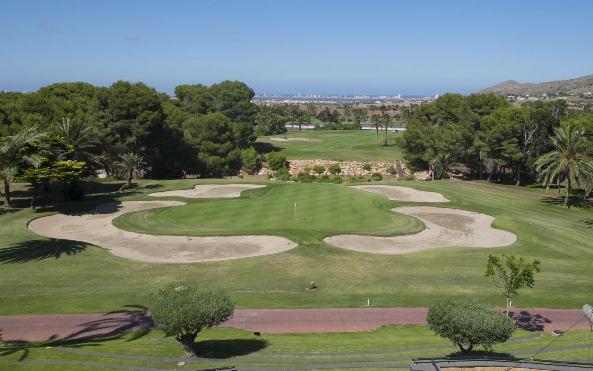 La Manga Club: Tu Hogar de Lujo en Costa Cálida, Descubre La Manga Club: apartamentos de lujo de obra nueva en Costa Cálida, Murcia. Vive junto al golf y el Mediterráneo con piscinas, jardines y gimnasio. ¡Tu