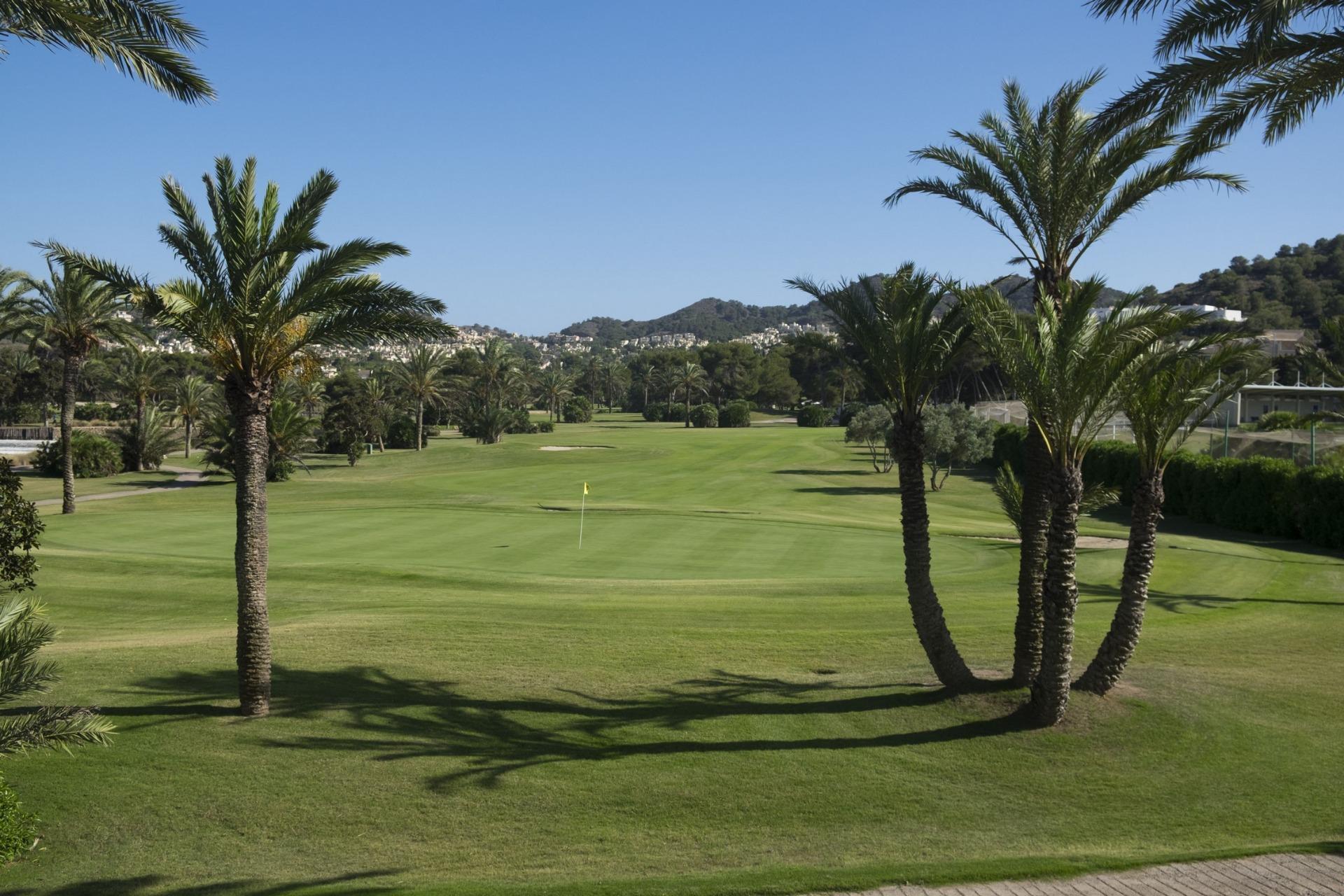 La Manga Club: Tu Hogar de Lujo en Costa Cálida, Descubre La Manga Club: apartamentos de lujo de obra nueva en Costa Cálida, Murcia. Vive junto al golf y el Mediterráneo con piscinas, jardines y gimnasio. ¡Tu