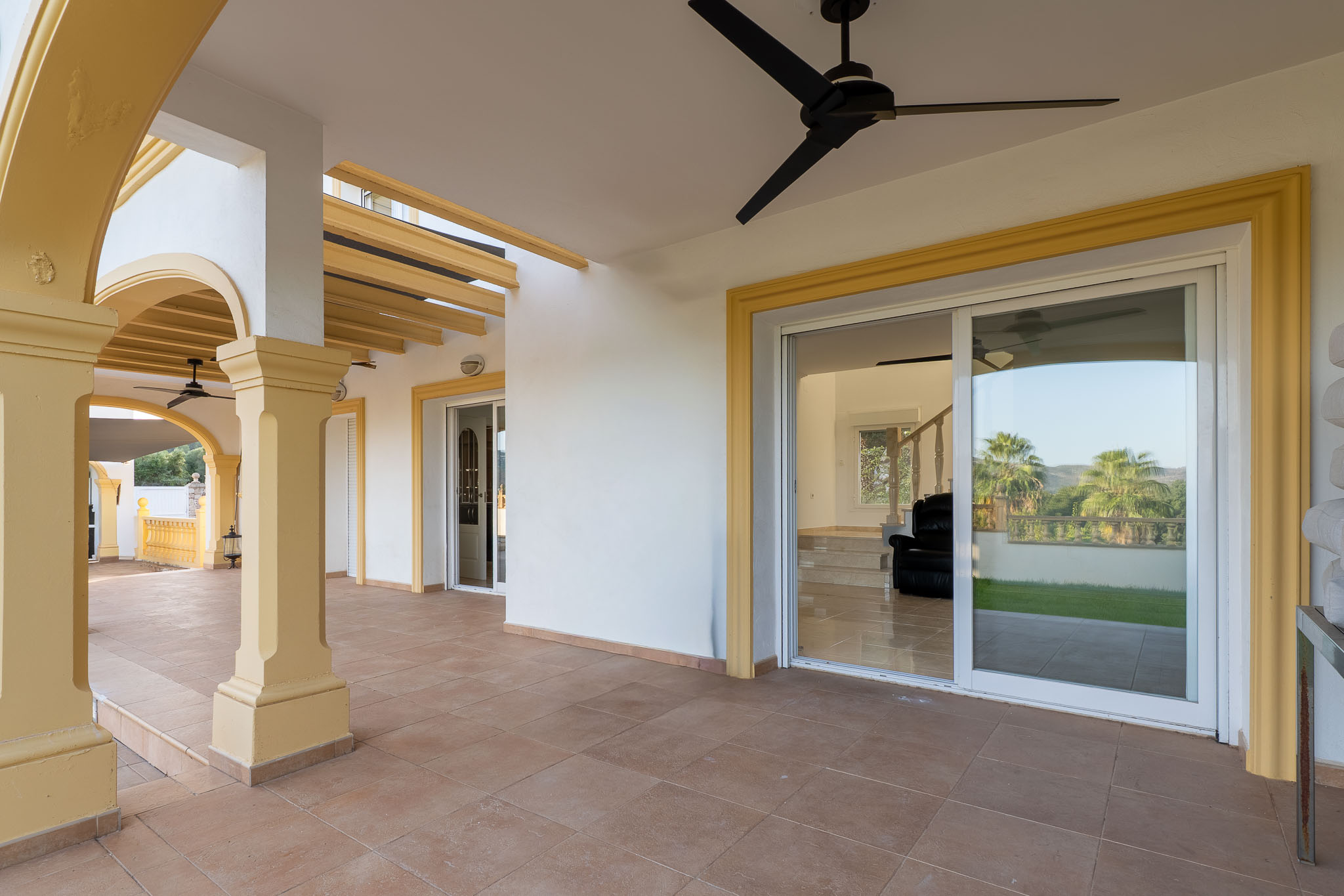 Beniarbeig: Villa de Lujo con Piscina y Vistas a la Montaña, Descubre esta villa tradicional de 4 dorm. en Beniarbeig, Alicante. Disfruta de piscina, jardín, vistas a Segària y cercanía a Dénia. ¡Tu sueño mediterráneo por