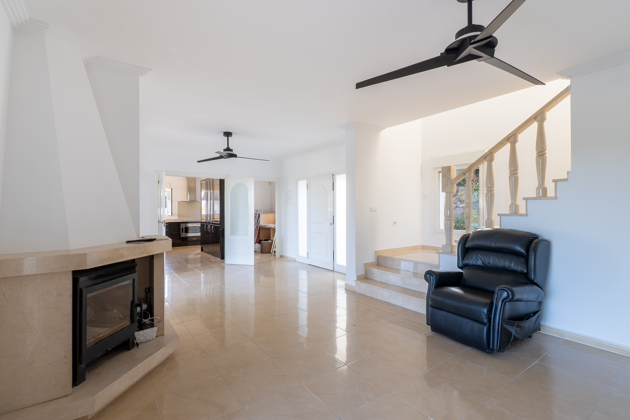 Beniarbeig: Villa de Lujo con Piscina y Vistas a la Montaña, Descubre esta villa tradicional de 4 dorm. en Beniarbeig, Alicante. Disfruta de piscina, jardín, vistas a Segària y cercanía a Dénia. ¡Tu sueño mediterráneo por