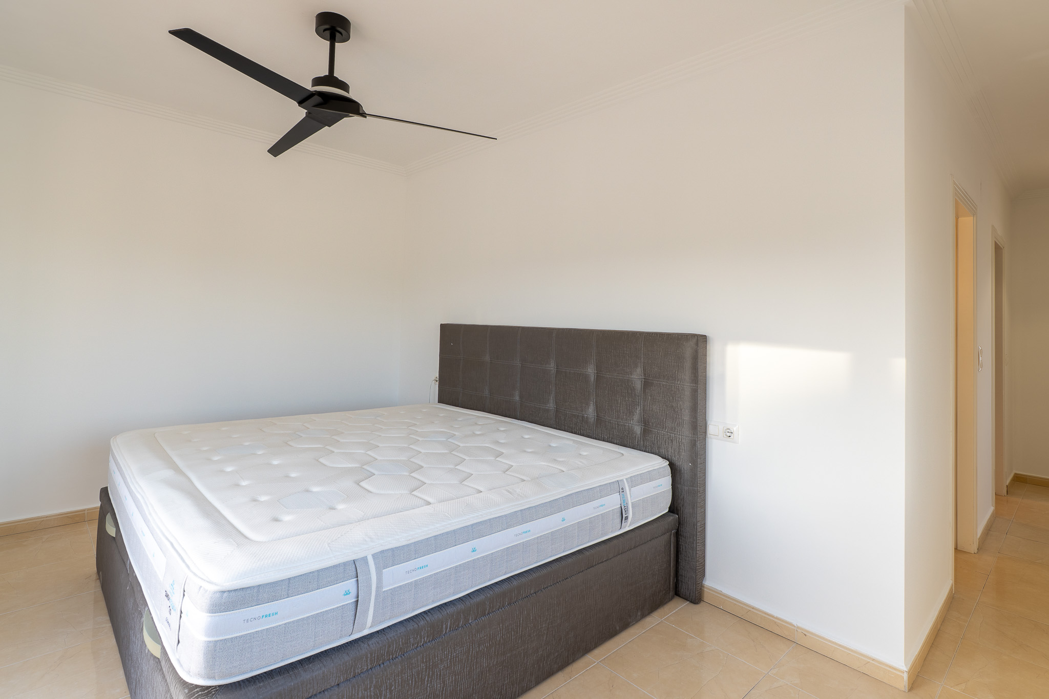 Beniarbeig: Villa de Lujo con Piscina y Vistas a la Montaña, Descubre esta villa tradicional de 4 dorm. en Beniarbeig, Alicante. Disfruta de piscina, jardín, vistas a Segària y cercanía a Dénia. ¡Tu sueño mediterráneo por