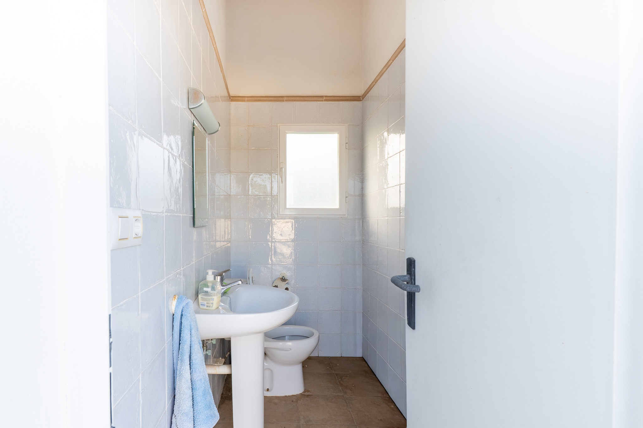 Beniarbeig: Villa de Lujo con Piscina y Vistas a la Montaña, Descubre esta villa tradicional de 4 dorm. en Beniarbeig, Alicante. Disfruta de piscina, jardín, vistas a Segària y cercanía a Dénia. ¡Tu sueño mediterráneo por