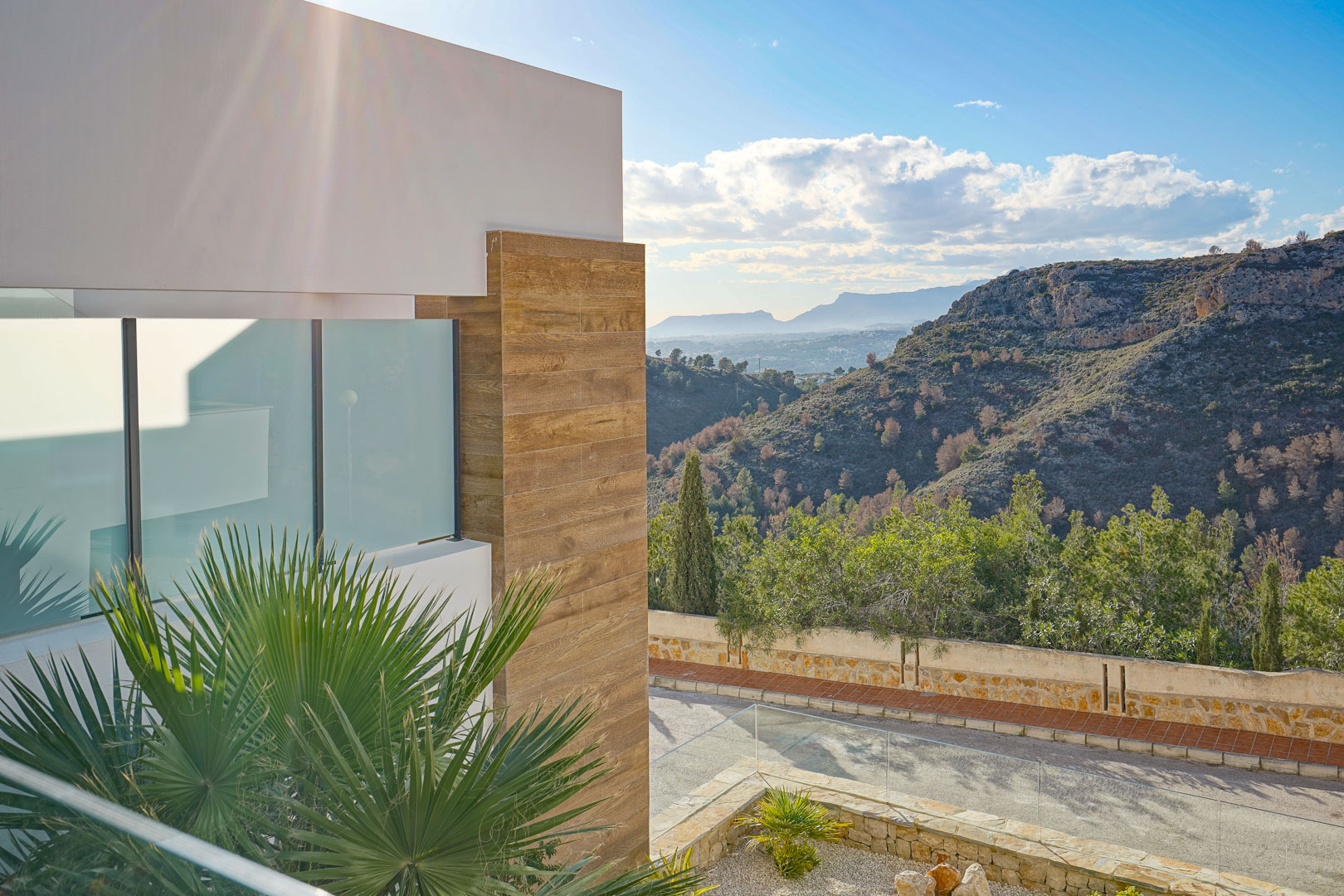 Apartamento Moderno con Vistas y Jardín en Cumbre del Sol, Descubre este moderno apartamento de lujo en venta en Cumbre del Sol, Benitachell. 2 dorm, 2 baños, terraza 23m², jardín privado y piscina. Vistas al parque nat