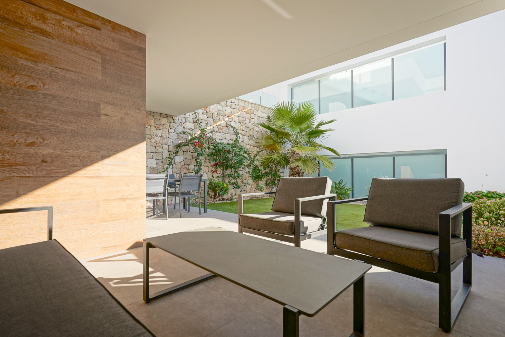Apartamento Moderno con Vistas y Jardín en Cumbre del Sol, Descubre este moderno apartamento de lujo en venta en Cumbre del Sol, Benitachell. 2 dorm, 2 baños, terraza 23m², jardín privado y piscina. Vistas al parque nat
