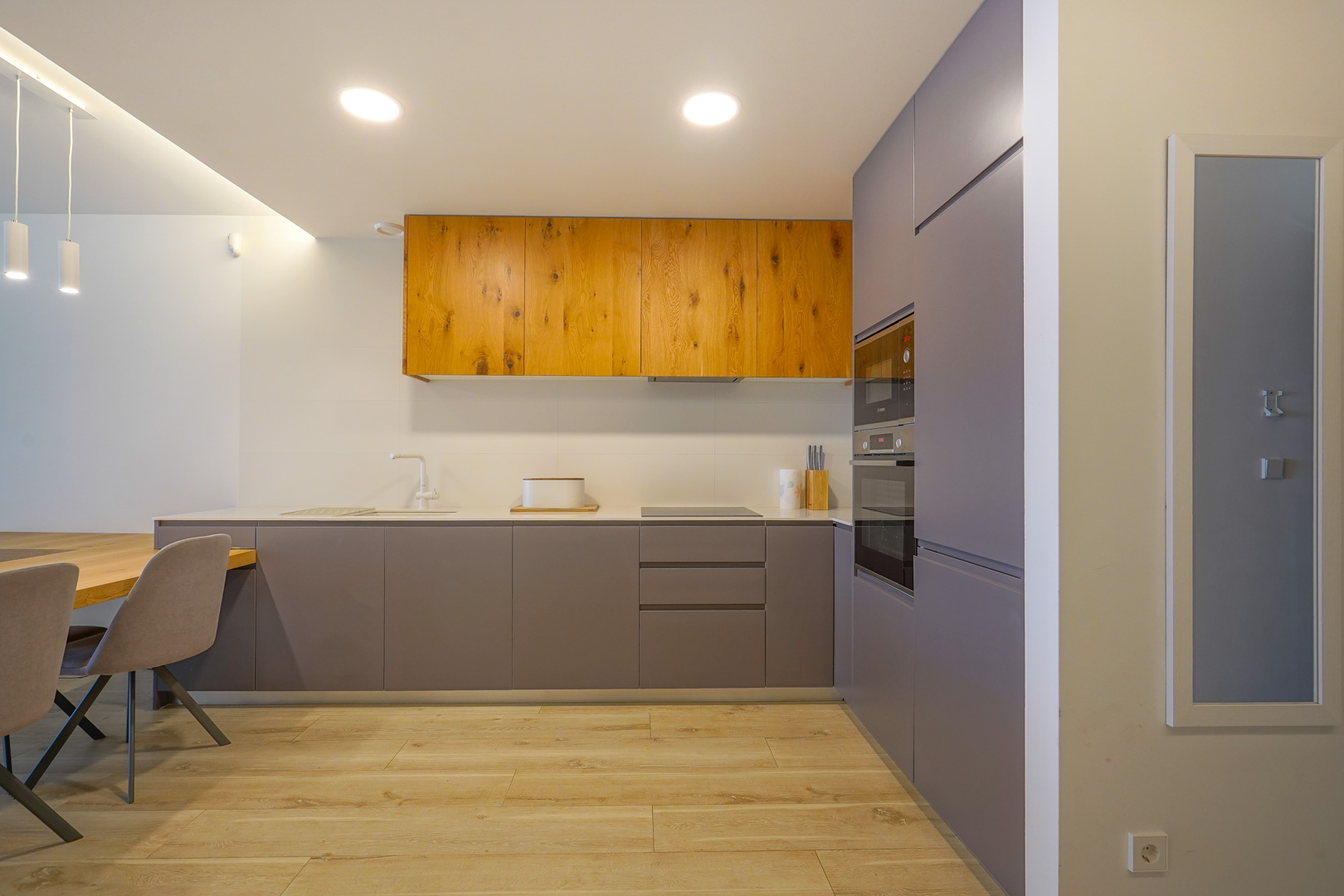 Apartamento Moderno con Vistas y Jardín en Cumbre del Sol, Descubre este moderno apartamento de lujo en venta en Cumbre del Sol, Benitachell. 2 dorm, 2 baños, terraza 23m², jardín privado y piscina. Vistas al parque nat