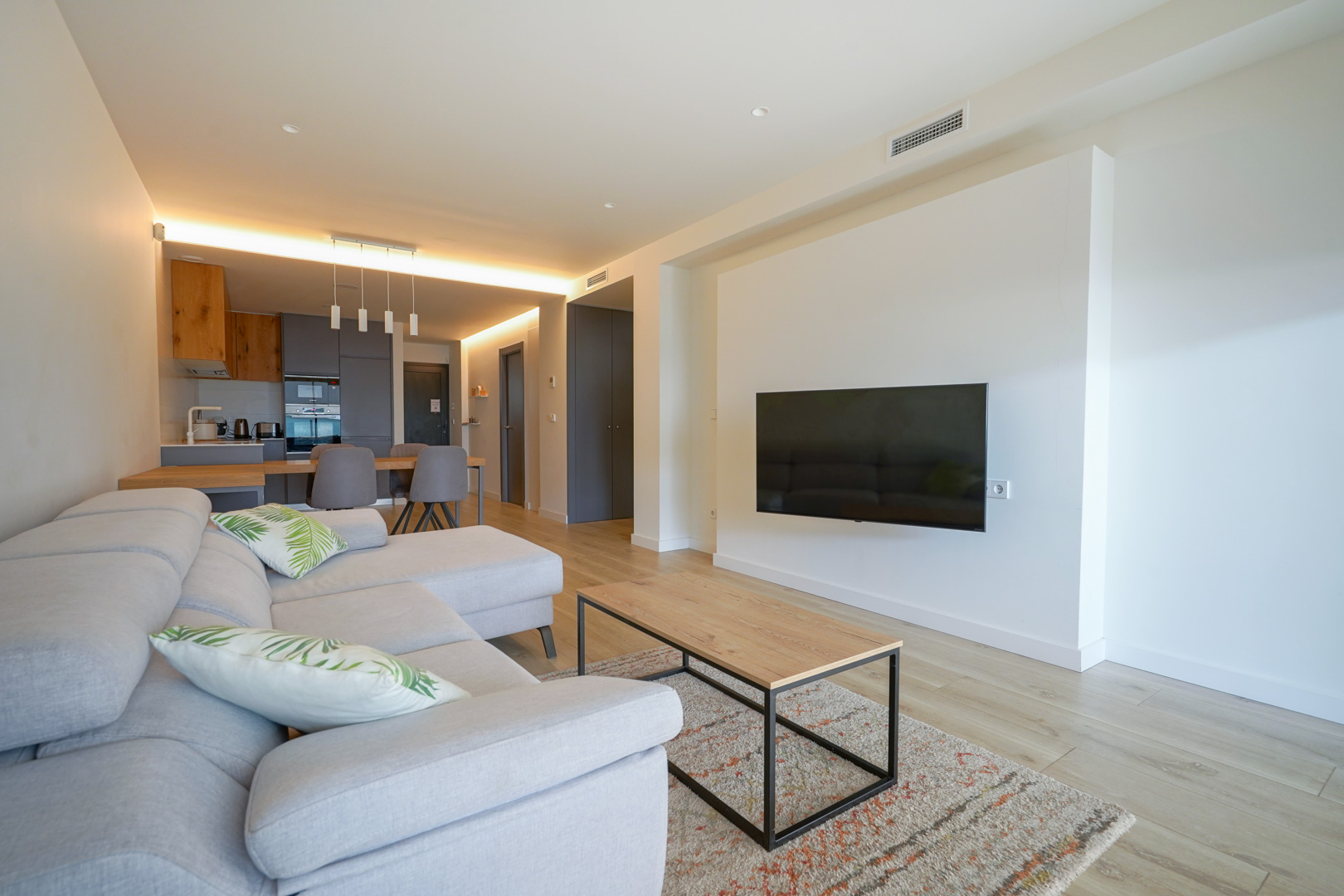 Apartamento Moderno con Vistas y Jardín en Cumbre del Sol, Descubre este moderno apartamento de lujo en venta en Cumbre del Sol, Benitachell. 2 dorm, 2 baños, terraza 23m², jardín privado y piscina. Vistas al parque nat