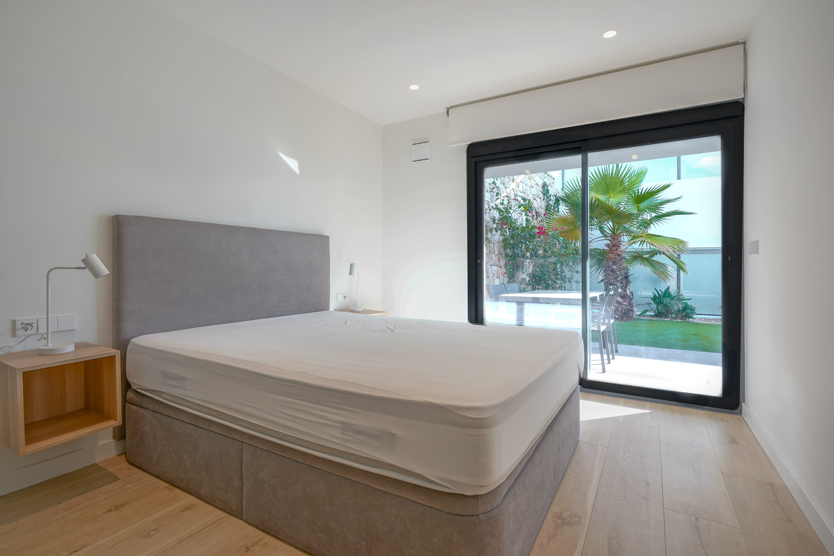 Apartamento Moderno con Vistas y Jardín en Cumbre del Sol, Descubre este moderno apartamento de lujo en venta en Cumbre del Sol, Benitachell. 2 dorm, 2 baños, terraza 23m², jardín privado y piscina. Vistas al parque nat